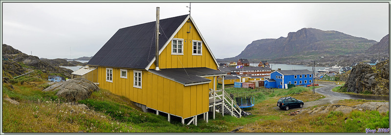 Vues sur la superbe baie Kangerluarsunnguaq et la montagne Palasip Qaqqaa. A droite, on peut voir l'Austral à quai - Sisimiut - Groenland