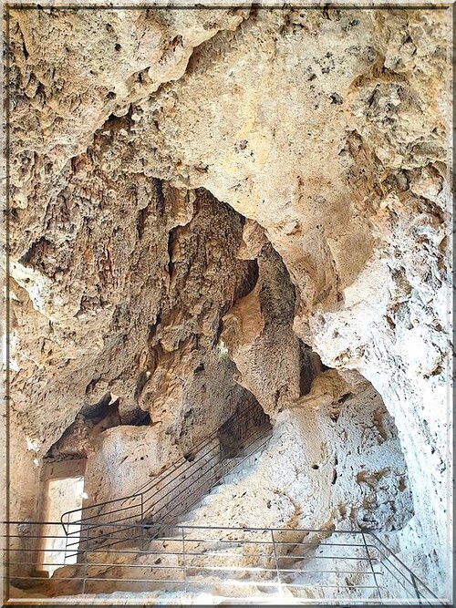 1020 - Villecroze-les-Grottes dans le Var (83)