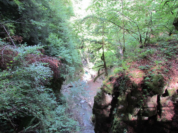 Grotte et cascade de Seythenex (2).