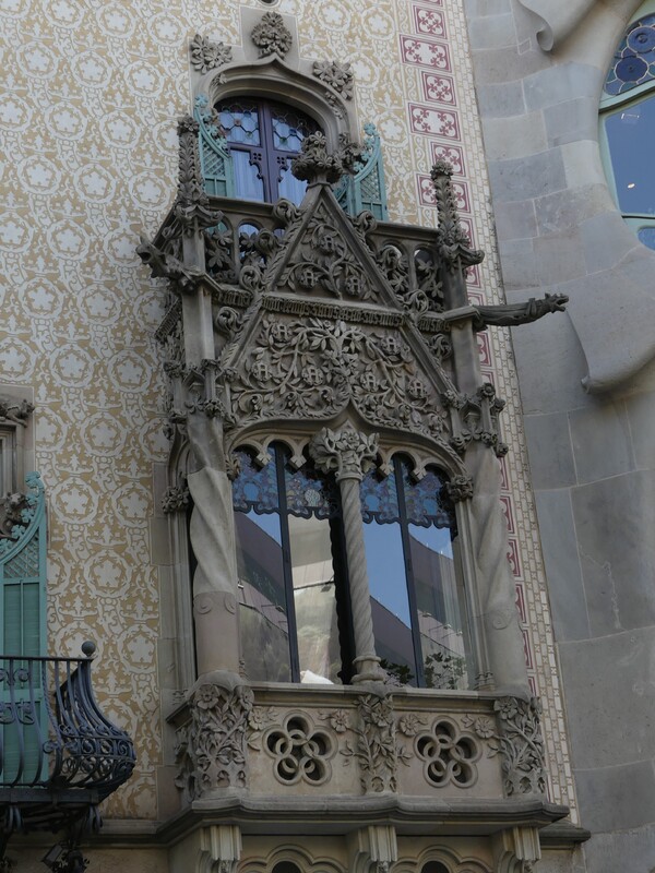 A  LA  RENCONTRE  DE  GAUDI - BARCELONE -2019