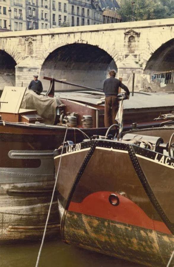 A-Colourful-Look-At-Life-In-Paris-During-1950s-8