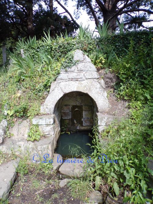île d'Arz, la fontaine Varia