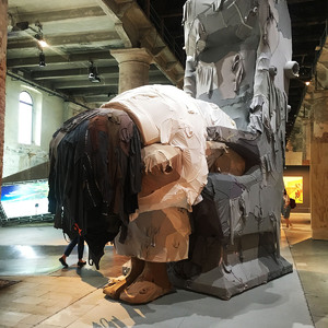 Yin Xiuzhen, Back to the End -Trojan, Biennale de Veznise 2016-2017