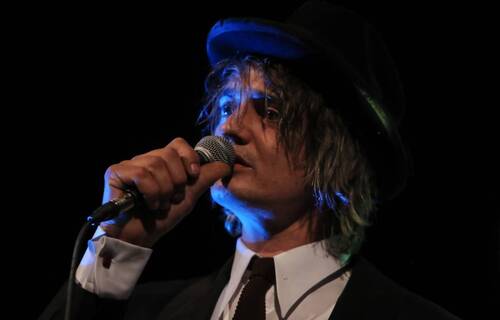 Pete Doherty va travailler avec des détenus apprenant le dessin pour une exposition