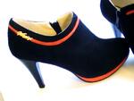 Chaussures à talons en daim noir et orange