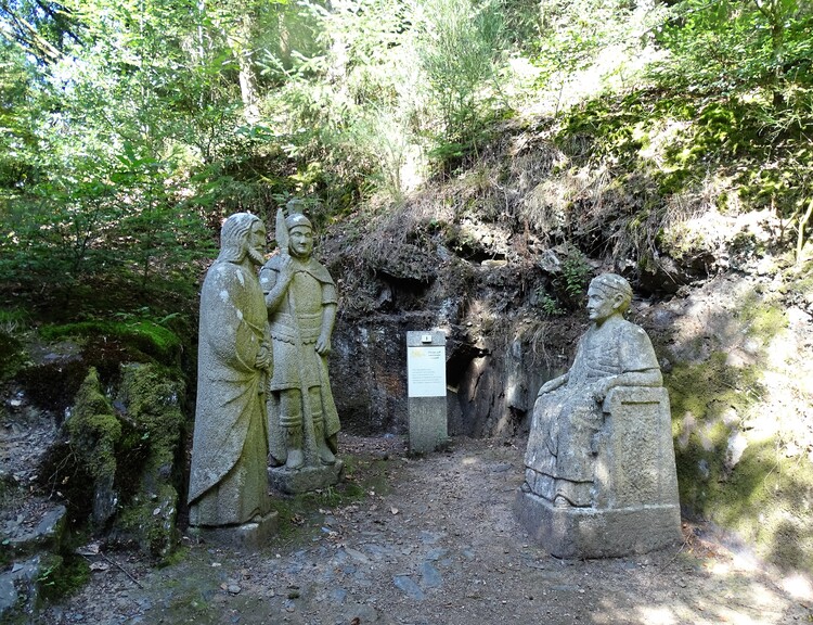 Callac Plumelec Morbihan - Le chemin de croix