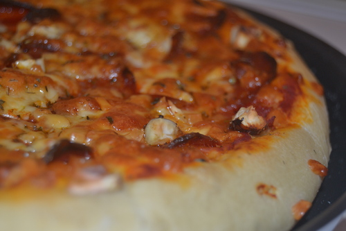 Pizza chorizo et noisettes