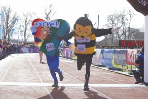 season marathon mascots run 