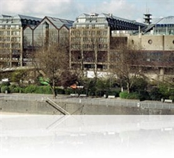 hôtel m
