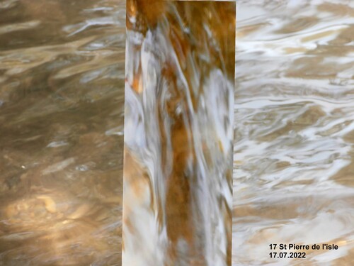 une femme dans l'eau