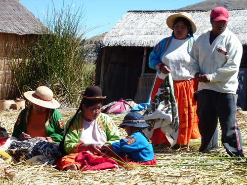 Les îles Uros du lac Titicaca (Pérou)