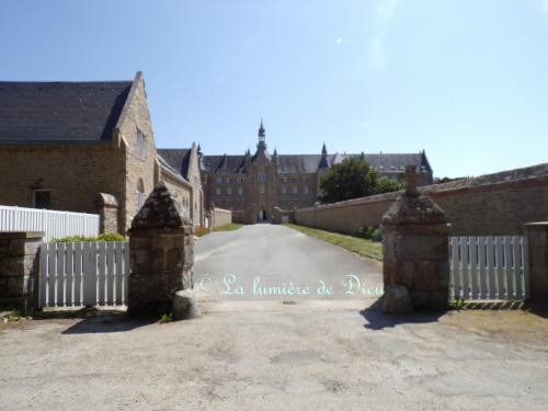 Plouharnel, l'abbaye Saint Michel de Kergonan