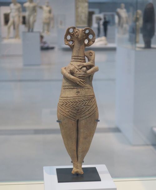 Femme nue tenant un enfant : déesse de la fécondité ? de Tyr (Liban actuel)