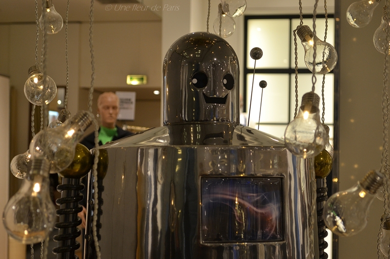 Les vitrines de Noël 2015 des Galeries Lafayette : Léon, le petit robot 