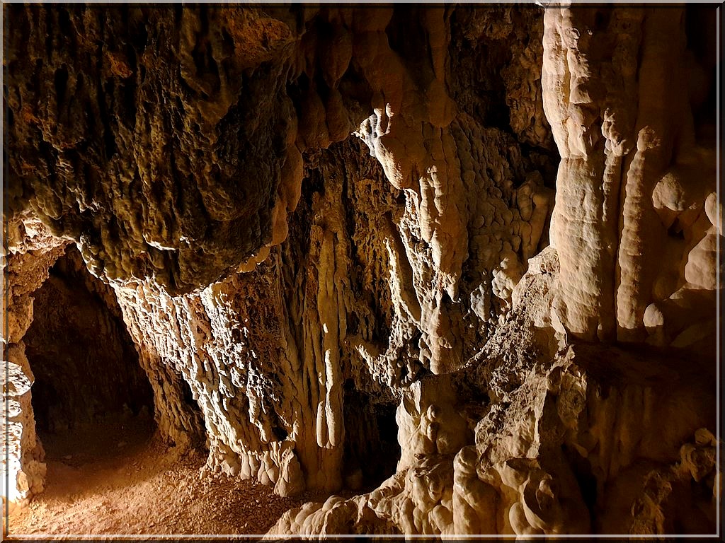 1020 - Villecroze-les-Grottes dans le Var (83)