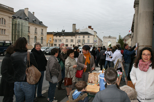 mercredi 25 avril 2012 - petit déjeuner républicain devant la préfecture de Châlons