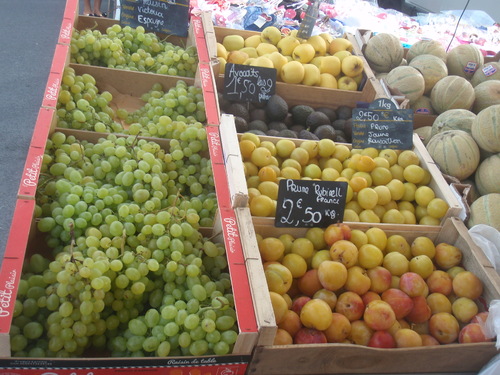 LES FRUITS DE L' ETE - Les prunes du marché