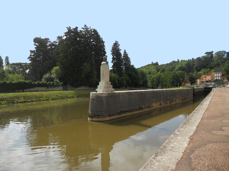 CLAMECY (58), ses ponts, son canal