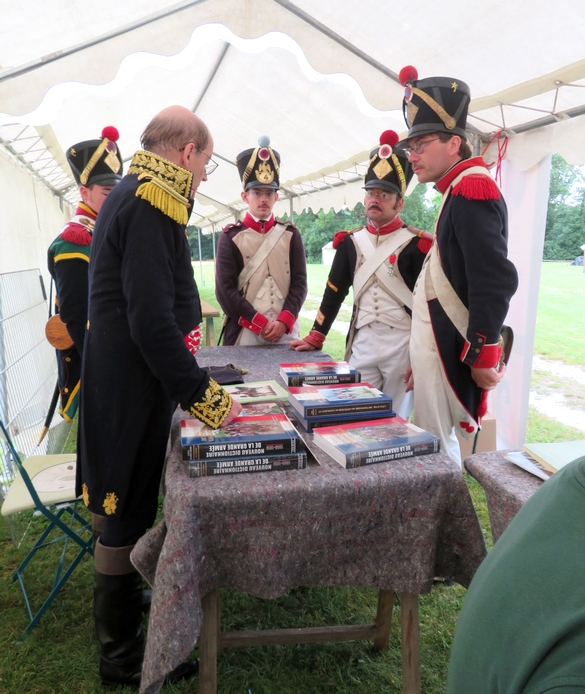 Un beau bivouac a été installé sur la pelouse du château Marmont pour la fête Impériale...