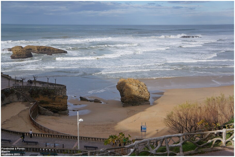 Rocher dit des enfants grande plage de Biarritz 