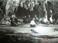 ➤ NOYAU DUR ∴ Les Frères des Cavernes, une très vieille histoire...