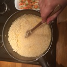 Saumon cuit à la vapeur citronnée, risotto curry/lait de coco et petits légumes