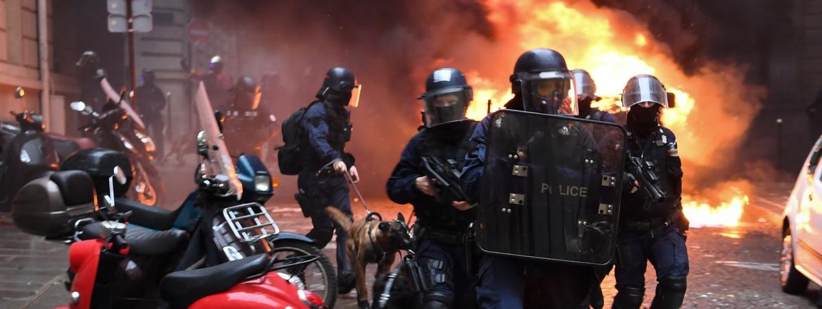 Le régime a peur : photos et commentaires sur le 8 décembre à Paris