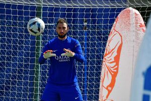 season psg training soccer united to win 