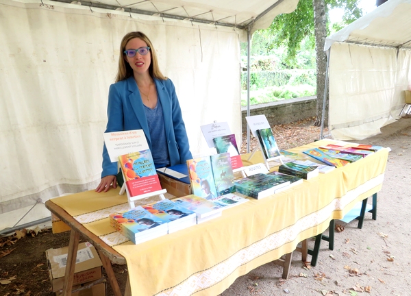  Dans une ambiance très sympathique, la foire aux livres et aux vieux papiers a eu lieu  au jardin de la Mairie