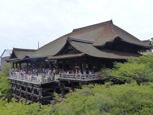 Terrasse du temple et sa structure en bois