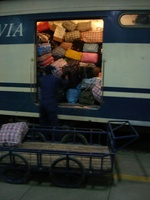 Déchargement des bagages à Uyuni