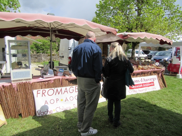 Malgré le vent et le froid le marché artisanal et gourmand de Magny-Lambert a eu du succès !