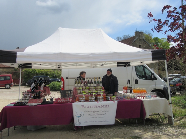 Malgré le vent et le froid le marché artisanal et gourmand de Magny-Lambert a eu du succès !