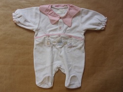 Pyjama rose et blanc en taille 1 mois