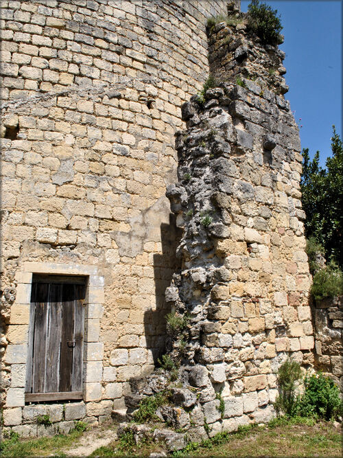 Photos de la haute cour - Château médiéval de Langoiran