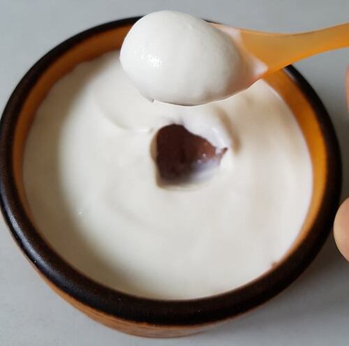 COPPA MALÙ-Pudding de farine d'avoine, cacao, yaourt, séré & lait SL nappé de cream cheese, fromage de chèvre & yaourt
