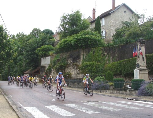 La course cycliste de Sainte Colombe sur Seine