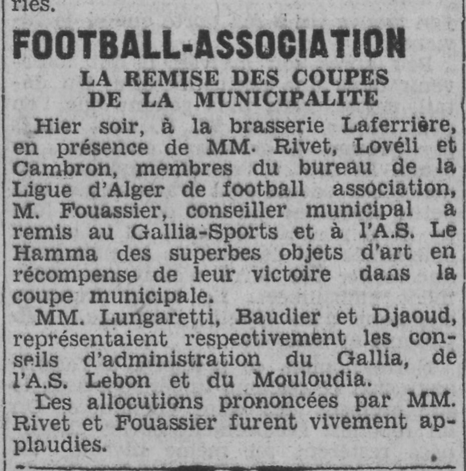 Samedi 13.8.1932 le Mouloudia reçoit le trophée du finaliste de la coupe Municipale