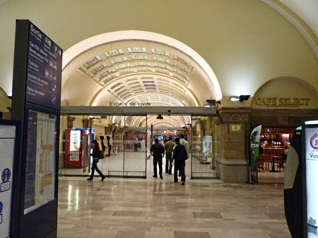 Gare de Metz Hall Départ - 29 05 10 - 5