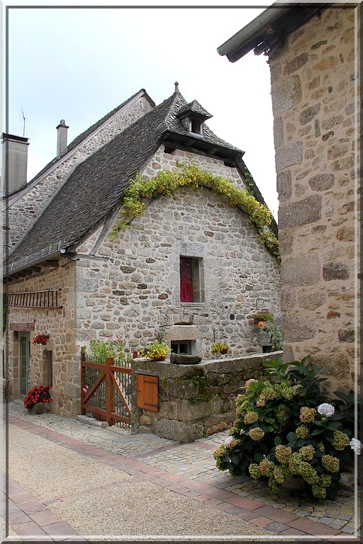 945 - Marcolès et Cassaniouze dans le Cantal (15)