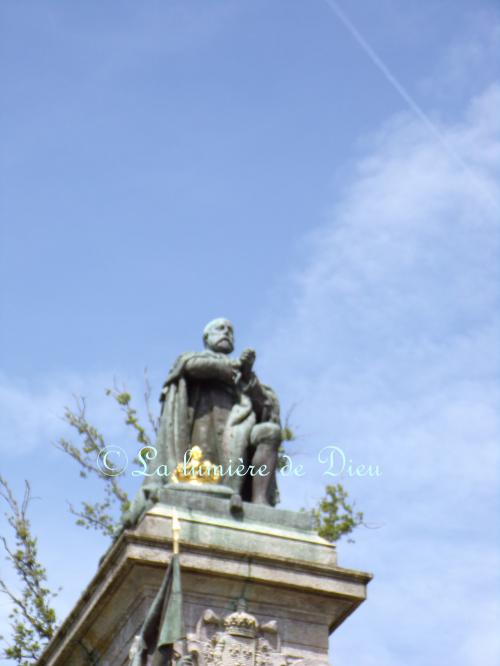 Sainte-Anne d'Auray, le monument du comte de Chambord
