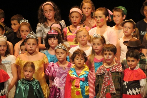 Le spectacle musical de fin d'année scolaire 2011-2012, de l'Ecole Saint Bernard..