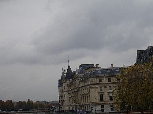 Paris---La-Conciergerie.jpg