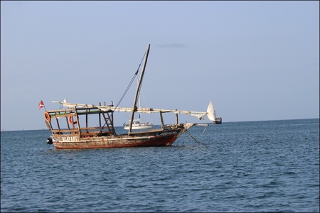 Coucher de soleil, en bateau Swahili , sur l'île de Zanzibar. 2023.