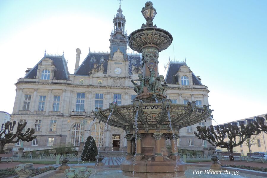 Limoges - mairie et la fontaine !  cliques 