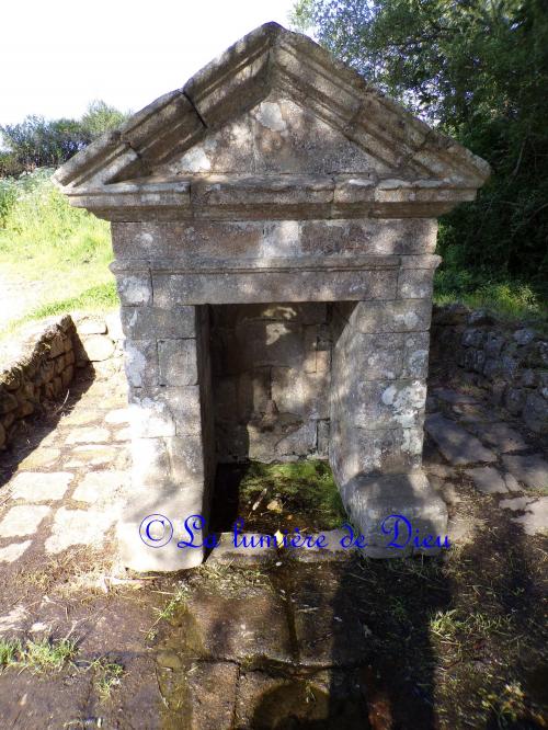 Carnac, la fontaine saint Michel