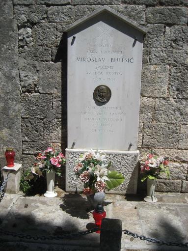 Grave of Miroslav Bulesic.JPG