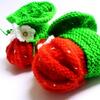 Chaussons bébé rouge et vert "fraise des bois" 15€