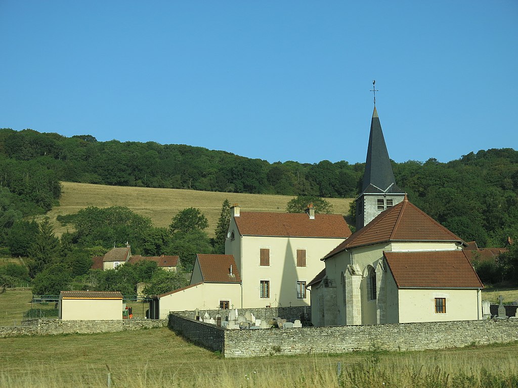 Église de la Nativité d'Éguilly.jpg