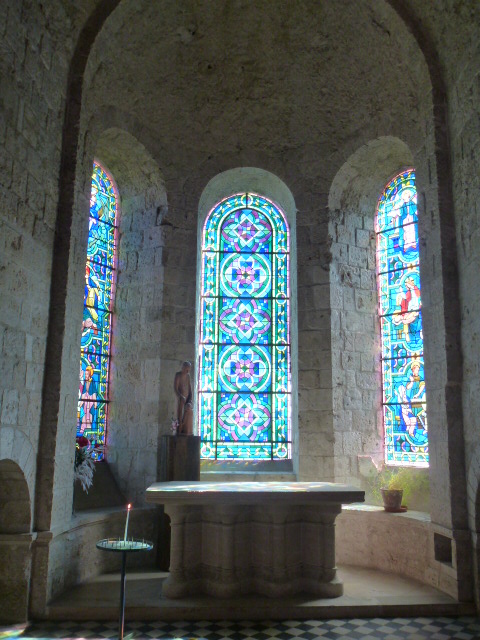 INTERIEUR DE NOTRE-DAME de BEAUGENCY, Vitraux, Chapiteaux, Statuaire ....